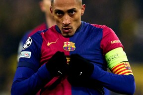 欧冠倒计时，阿斯顿维拉赛前门线救险，细节引发关注，目标明确，临场指挥获称赞的简单介绍