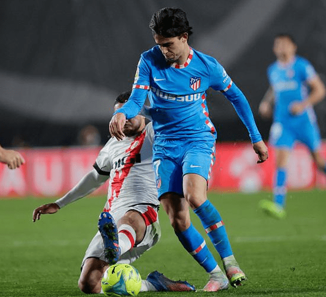 阿斯顿维拉训练开放日;关键时刻远射贴柱引欢呼;西甲在即;团队化学反应显著 阿斯顿维拉训练开放日;关键时刻远射贴柱引欢呼;西甲在即;团队化学反应显著