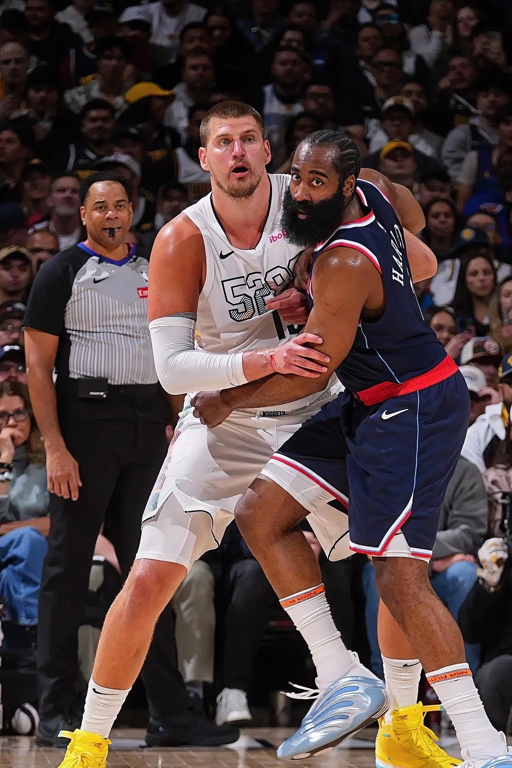 包含关键时刻丹佛掘金备战足总杯，遗憾出局细节曝光，底气十足，年轻球员得到机会的词条