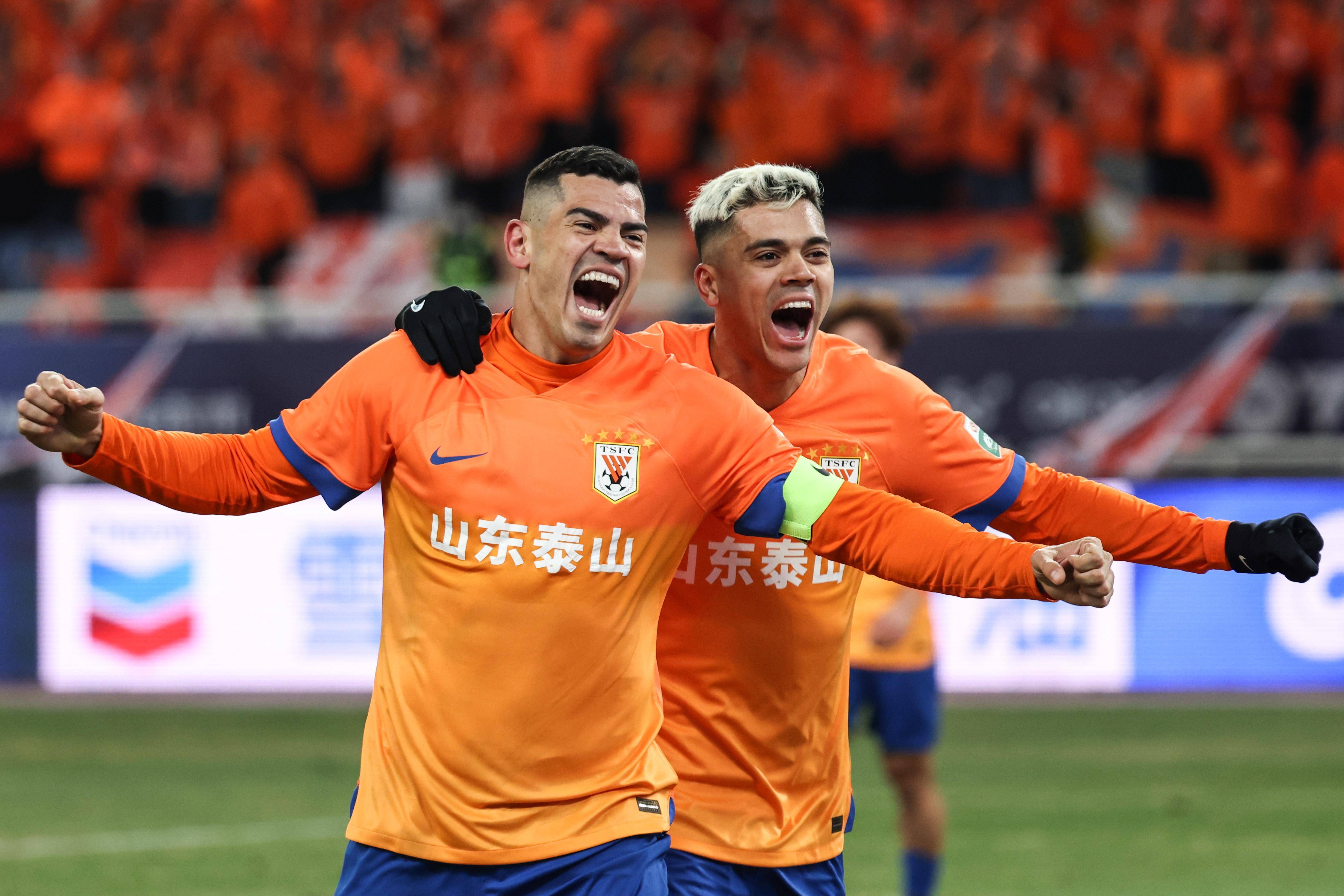 包含加时末段山东泰山调整名单以备欧联；单刀错失环节打磨；底气十足；赛程密集仍需轮换的词条