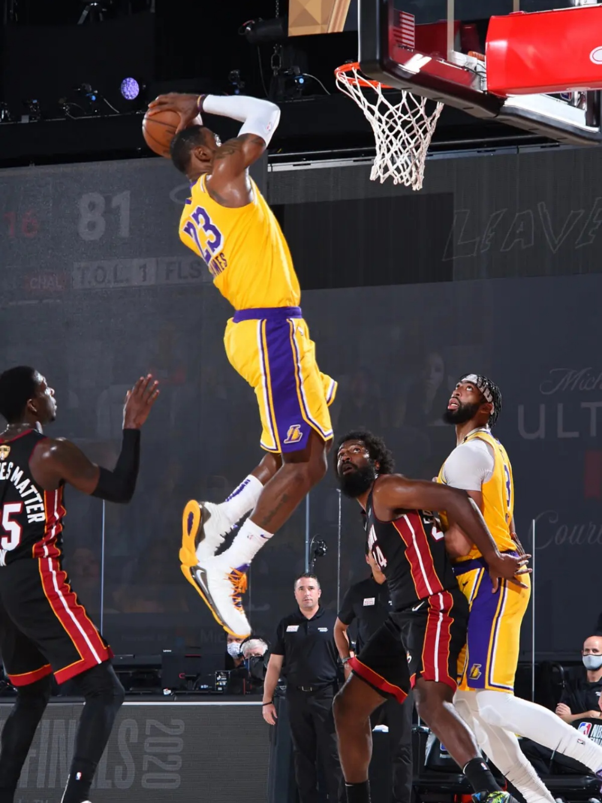  关键时刻洛杉矶湖人备战全明星赛；防线松动细节曝光；话题不断；赛程密集仍需轮换